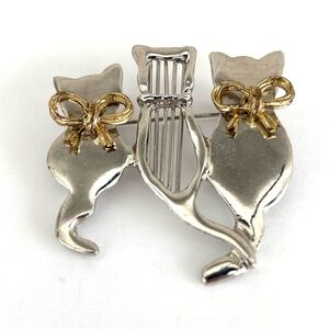 Trio of Cats with Bows Perched Mixed Gold Silver Tone  Brooch 1.5” x 1.5” Vtg
